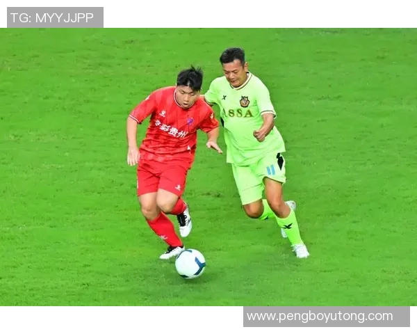 足球明星与球迷亲密互动瞬间捕捉温馨时刻的精彩图片分享 足球明星与球迷亲密互动瞬间捕捉温馨时刻的精彩图片分享