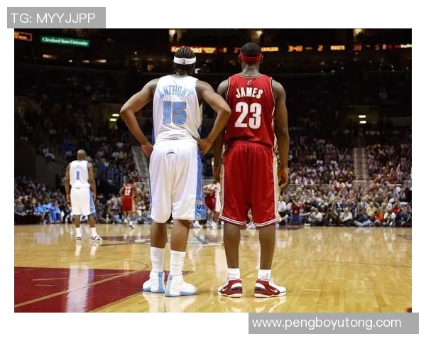 现役NBA篮球明星合影盘点展现球场风采与友谊的精彩瞬间